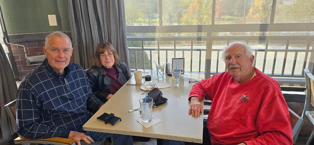 Had a great lunch today with two of my 6A team teachers. It was so special to be with Mickey Hornack and Jack Reynolds again. We missed Bill Heuber, our 4th member. These teachers were like a family who worked well togethe