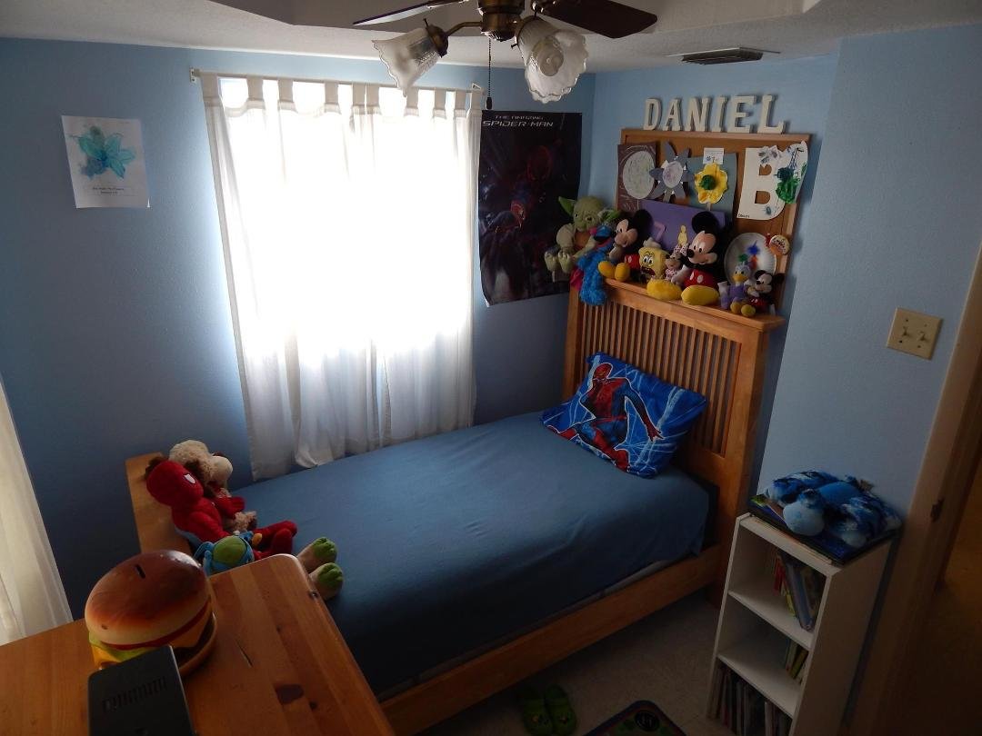 Typical little boys room. El cuarto de Danielito.