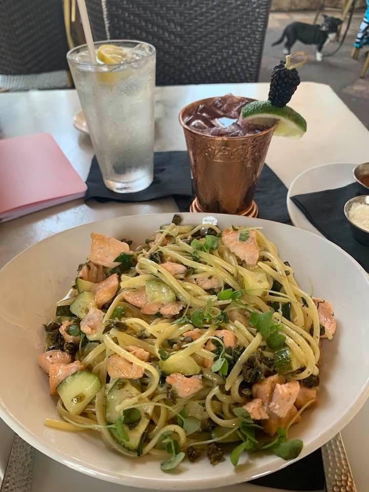 A girl has got to eat lunch 🍴 thanks Ollo 🇱🇷🙌🥳❤️