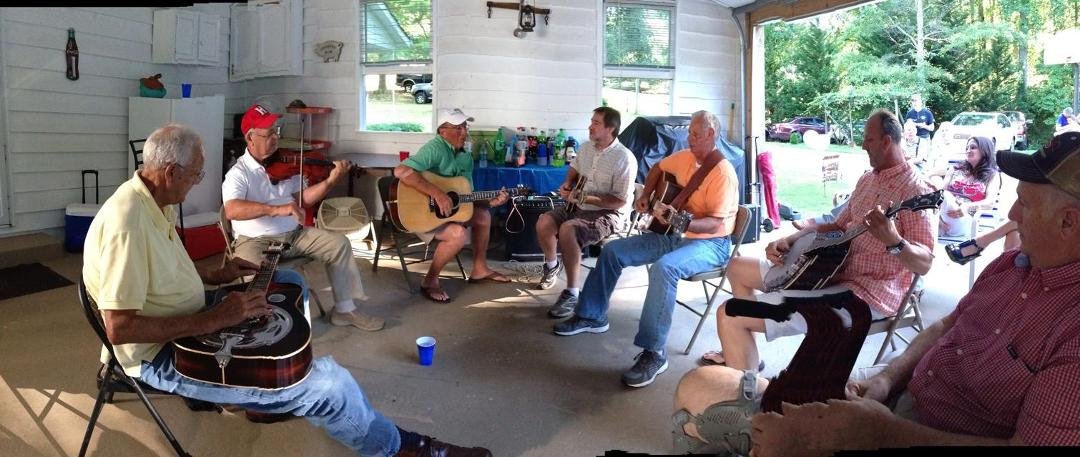 Poppa Tom's birthday party. Had a great time but this is the icing on the cake! Ages
Approx 60 - 80 and still jammin'
Poppa Tom has the yellow shirt playing the Dobro