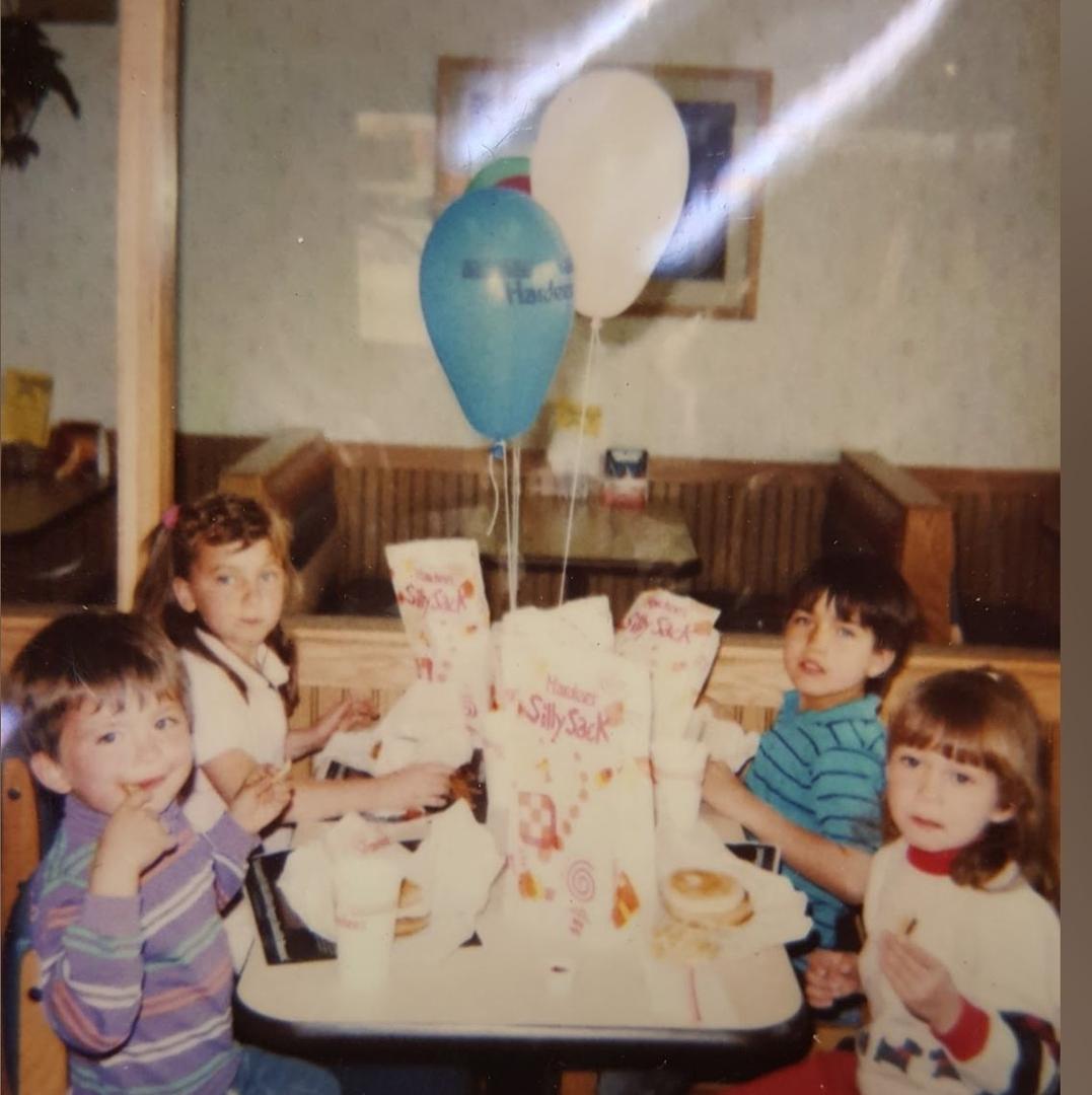 Megan Peak , Phillip Nichols , Dan Nichols
Who is the other girl?
Look how adorable you are! ♥️😃