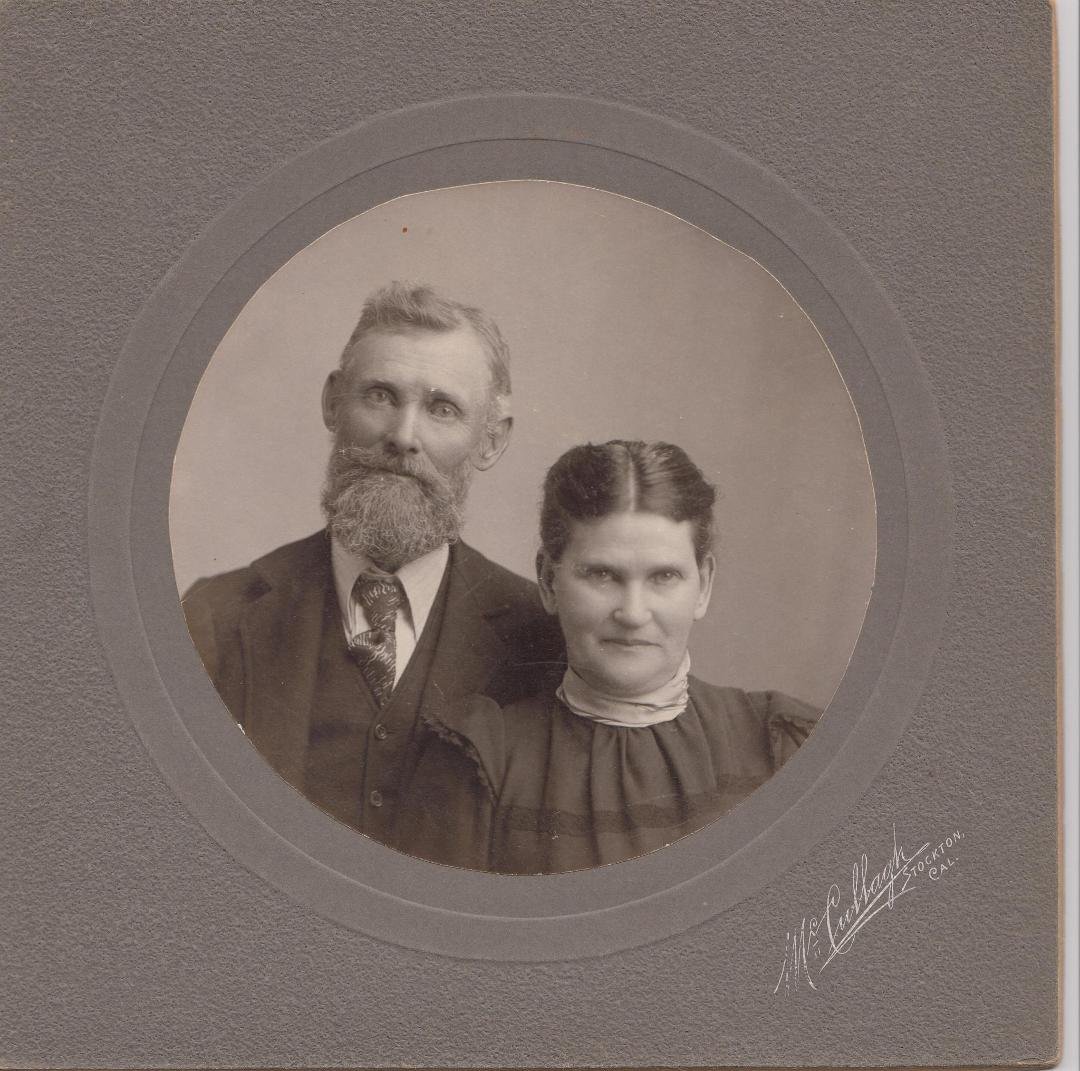 Anybody know who these fine looking folks are? I know that they are relatives but I'm not sure on which side. The Turners maybe??