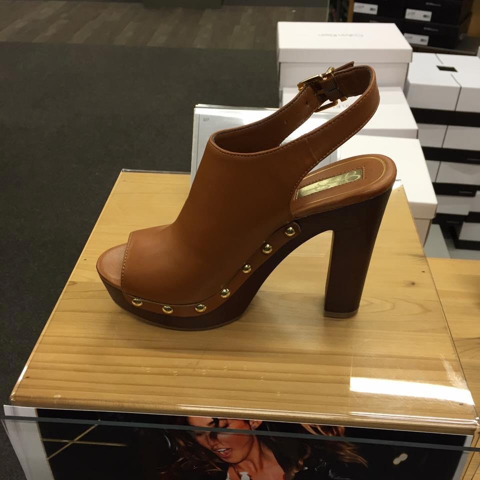 At  DSW got to have these 👠