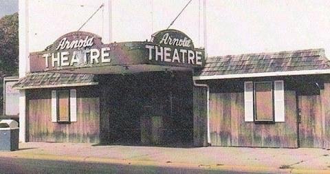 Saw many movies here. It's a shame it's gone because if were renovated it would make a ton of money, especially in summers.