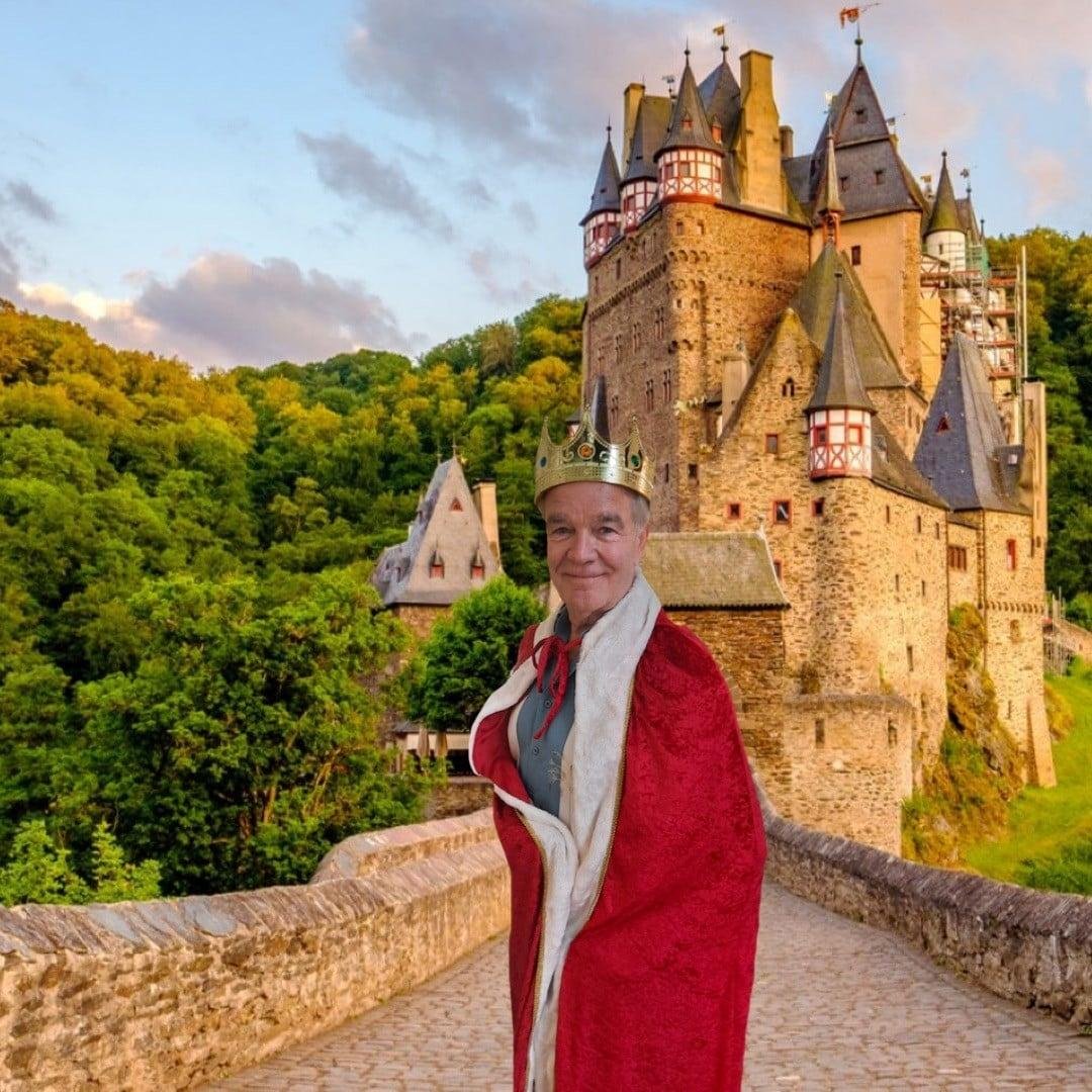 THANK YOU FRIENDS FOR YOUR BIRTHDAY WISHES. FROM MY KINGDOM TO YOURS. XXOO
