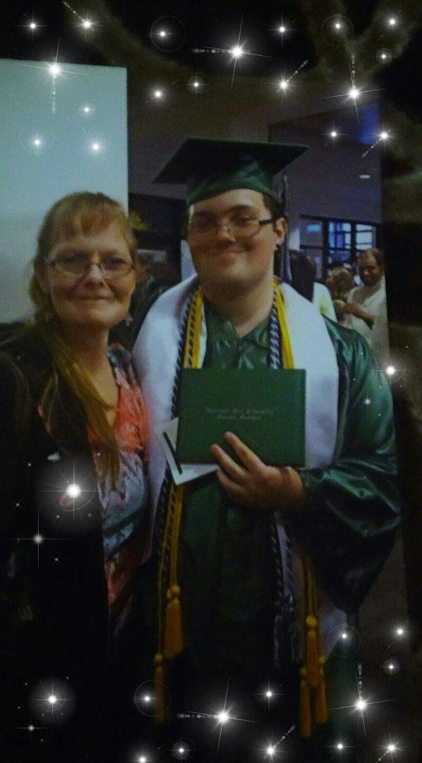 Proud mom that Matthew graduated with HONOR'S!! Finally found picture's!! Not pig's dann auto word thing I didn't notice it read that oooops!! 😱😕😕😱😂😂