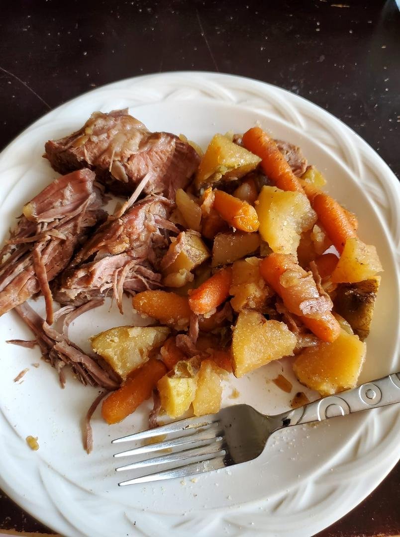 Crock pot pot roast..... it's what's for dinner!!