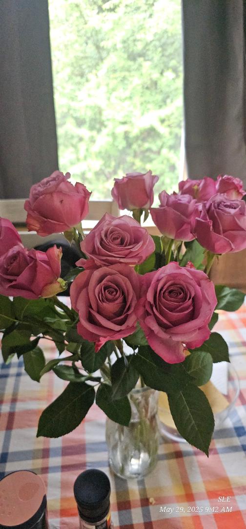 I have the best husband!!! He gets me just because flowers ❤️