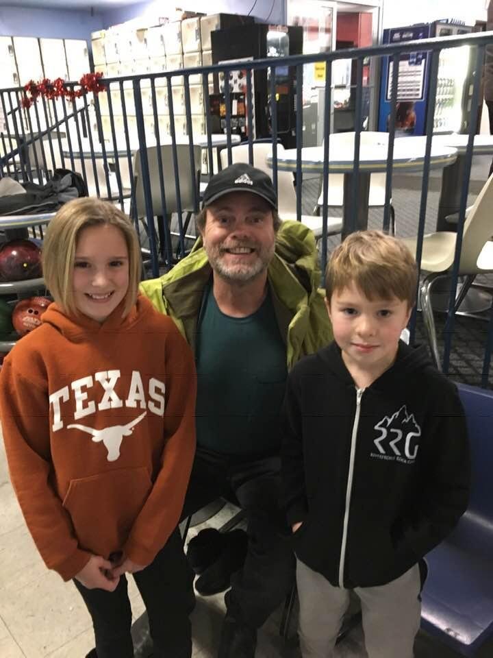 Elizabeth and Henry ran into this actor at the local bowling alley.