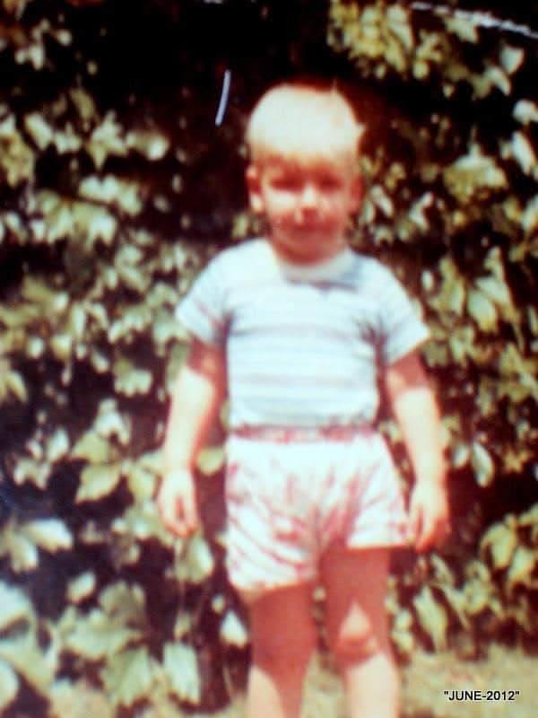 Thomas Barnes' album, Mobile uploads