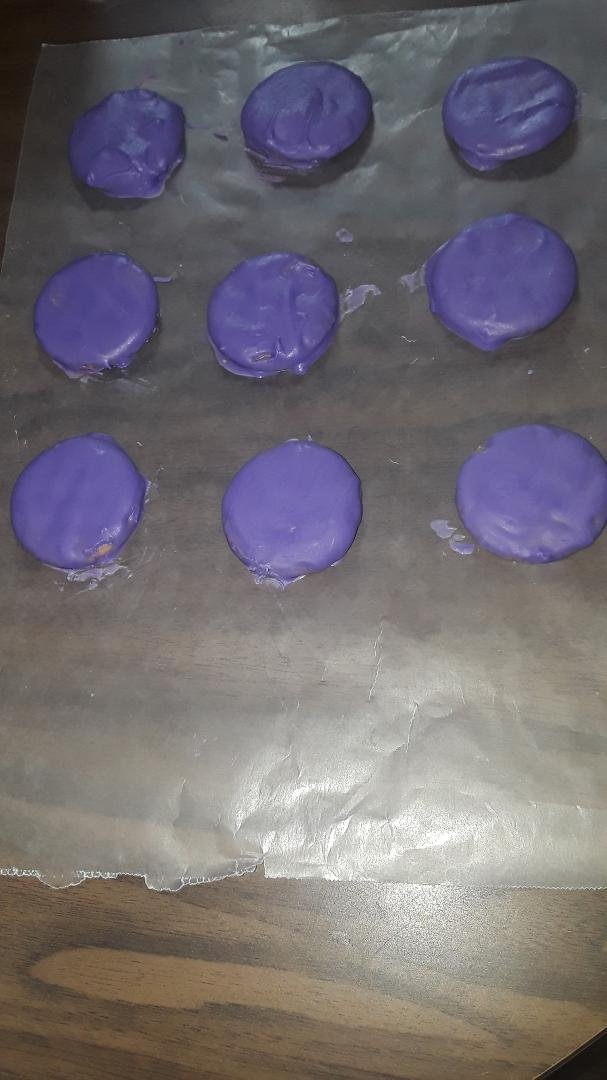 I tried something different
I melted pink & blue vanilla chips & of course I ended up with purple. They are Ritz crackers. I tried it with just white chocolate. They are so good, like a soft cookie.