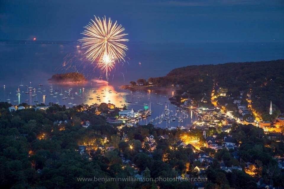 Hope everyone had a great Independence Day! It was a beautiful one here. Here's a picture of the fireworks over Camden, Maine. No, I'm afraid I didn't take this picture, but was able to enjoy them nevertheless.