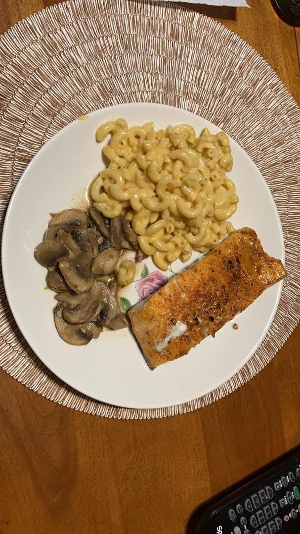 Salmon Mac and cheese and sautéed mushrooms tonight