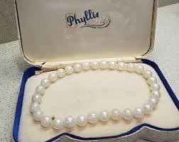 Who remembers these Pop Bead necklaces & bracelets. Hours of fun playing with them