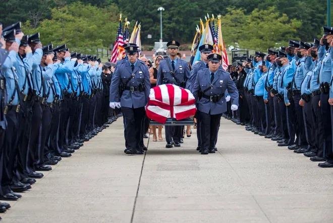 https://www.app.com/story/news/local/how-we-live/2020/09/11/lakewood-police-officer-nicklas-shimonovich-funeral/5768638002/?fbclid=IwAR1Fbhlc1yGblW17yoQmqHk_NmWdg0m17_61HtuFhJqkNHu5s22M73AzAMs