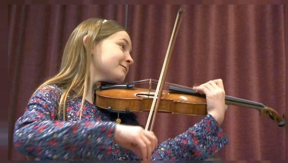 I'm spending New Years Eve on my own in my new home (and apartment). I'm on YouTube now going thru (and enjoying) the magnificent 13 year old composer, violinist and pianist, a young phenomenon by the name of Alma Deutsche