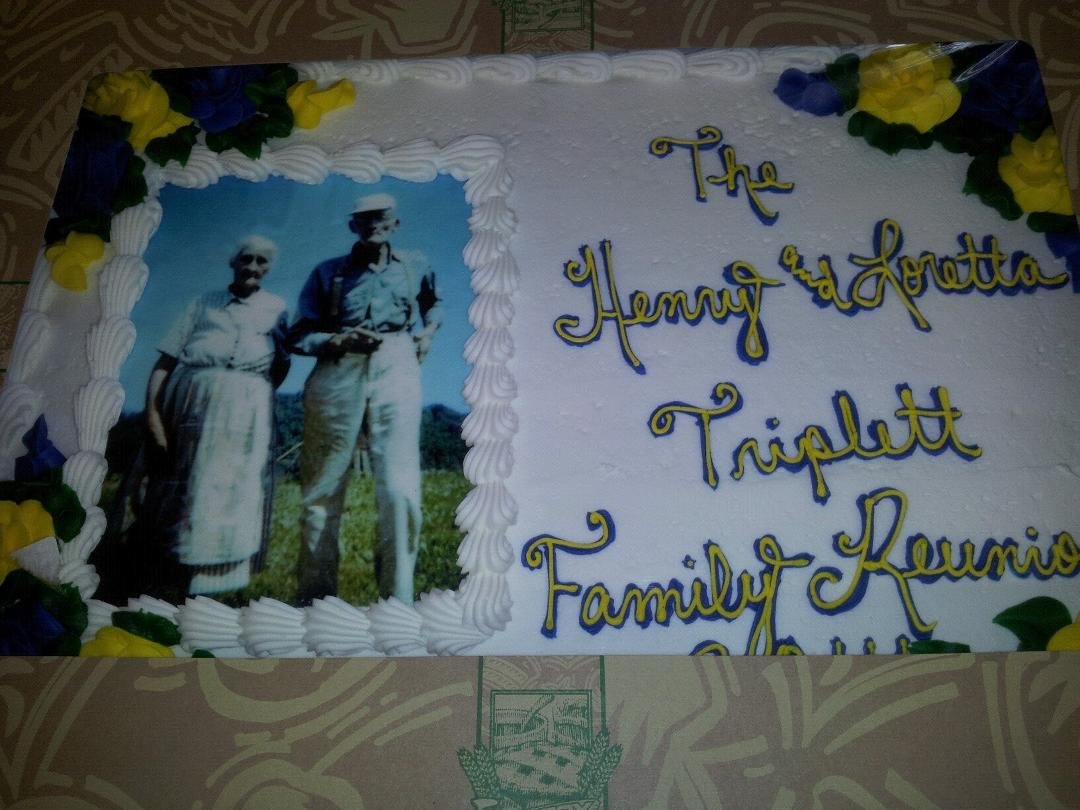 Beautiful cake at the Henry and Loretta Triplett family reunion.