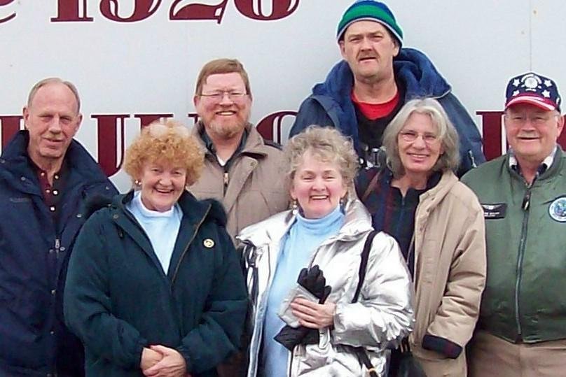TBT - early 2000's...lunch at the 5-8 Club with the gang <3
Rog, Carol, Mike, Joyce, John, Marlene, Bernie
