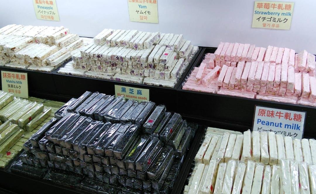 As we came near the end of the market we found a vendor that was selling what could be described as "Candy Bars" and I could imagine that Strawberry, Pineapple, and even Peanut Milk would be interesting, but couldn't imagin