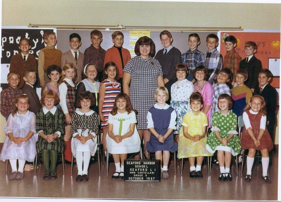 Hey, Seaford Class of '77, how many of the people in this photo can you identify?