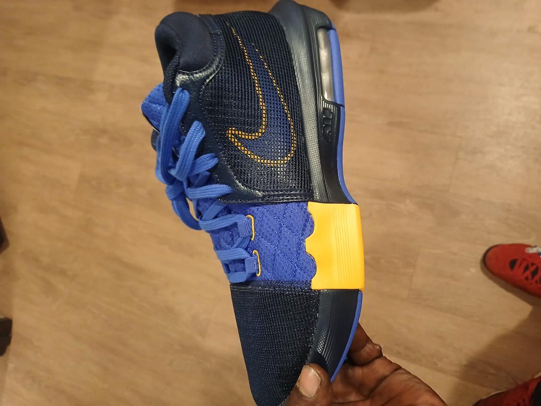 Yes sir  I love love love shoes if you know me then you know I don't play about my foot work 🖤💯I don't know how many  I got ik yall wont believe me little ugly better ask my wife 💯🤐🤭🫡😛