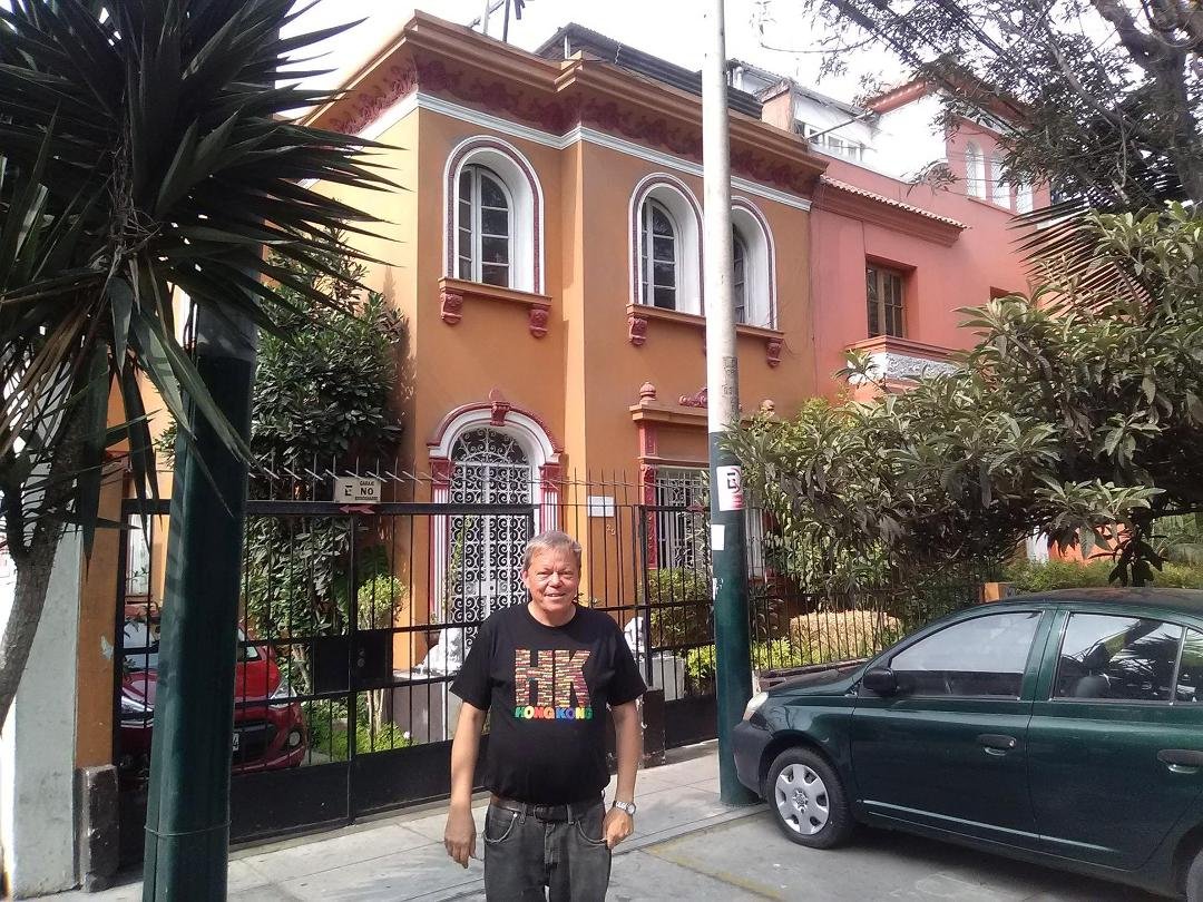 My favorite house on that block. (The car ain't bad either)