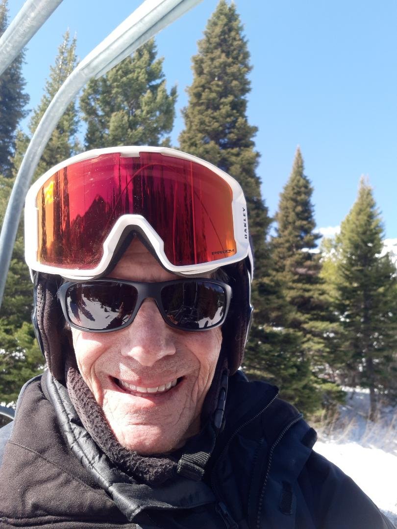 Last day of the snowboarding season. A beautiful bluebird day. Onward to get the free 80 yrs.old season pass next year, hopefully. Lol
