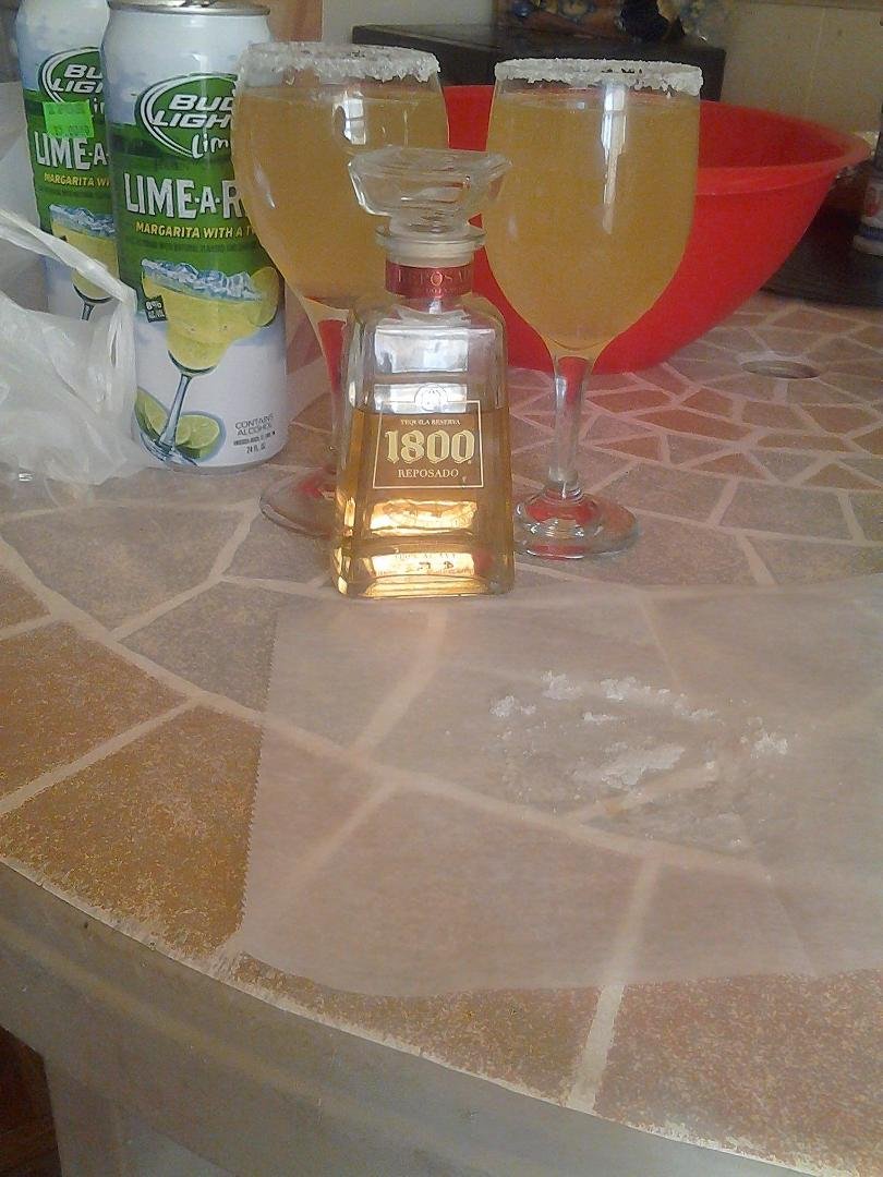Hi fam! How is everyone? Had a busy week now it's time to sit back watch some movies and have a drink with my honey Bo!