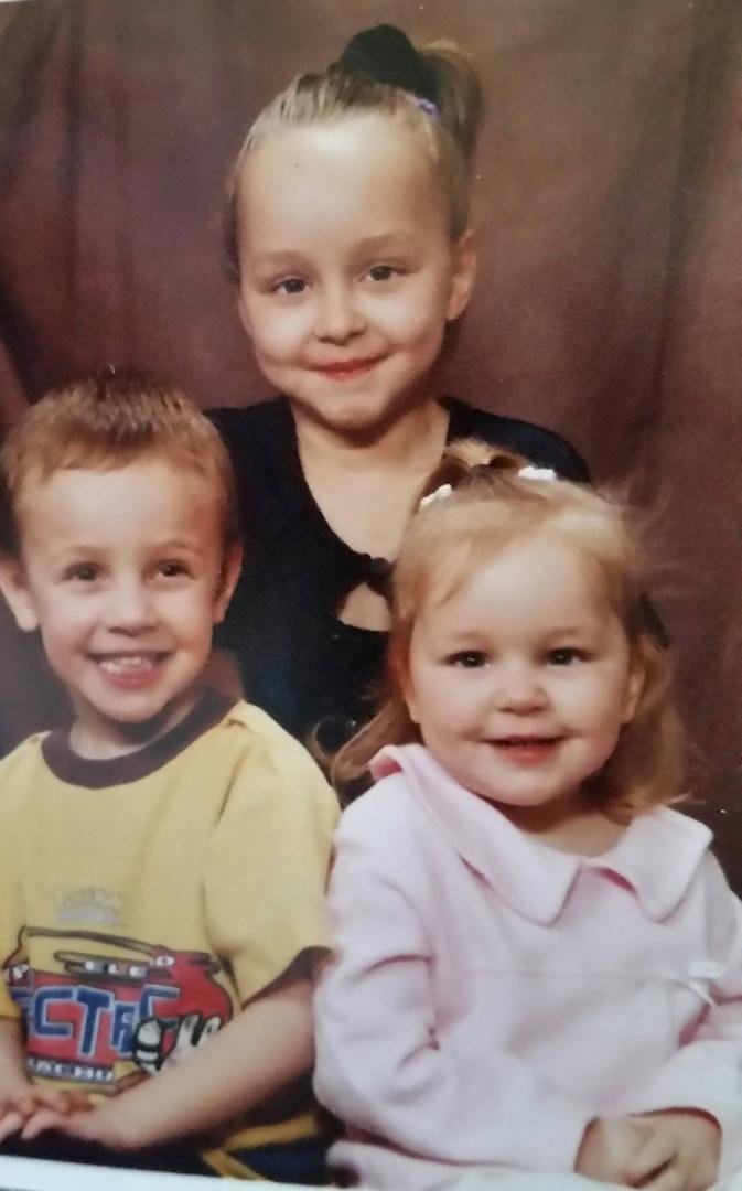 I HOPE THIS WORKS!!!
MY SISTER SHANNON SMITH OR ANDERSON HAD 3 CHILDREN. PAULINA,DANIEL, AND BABY JENNIFER...I THINK IT WAS 2005 OR 2006 I'M HAVING MEDICAL ISSUES SO MY DATES AND MY TYPING MAY NOT BE CORRECT. ANYWAY MY HUS