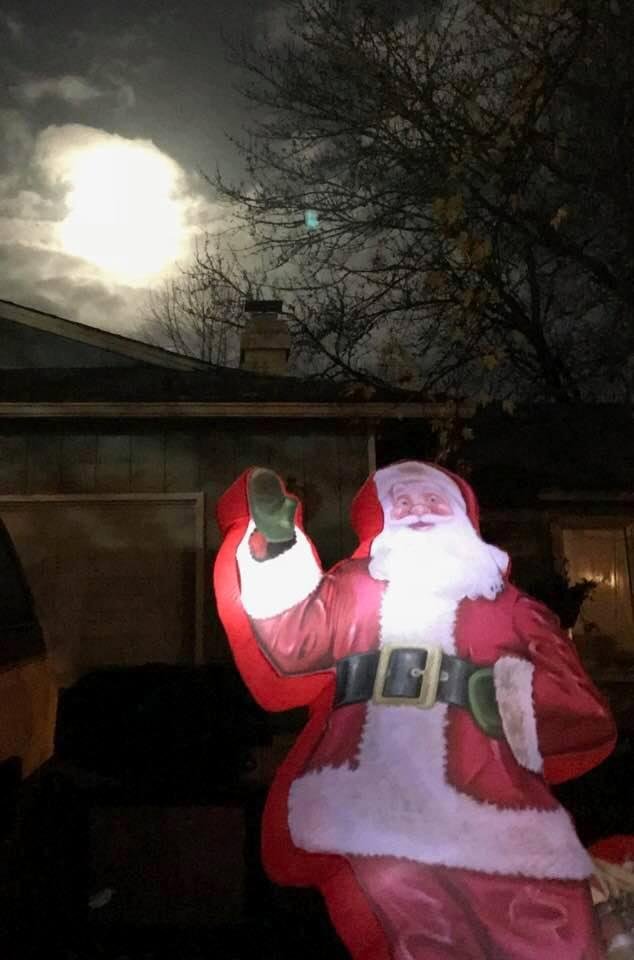 Had to take a pic of the Supermoon I saw walking the block down to our mailbox. Santa was just there saying hi. ❤️🎄💚