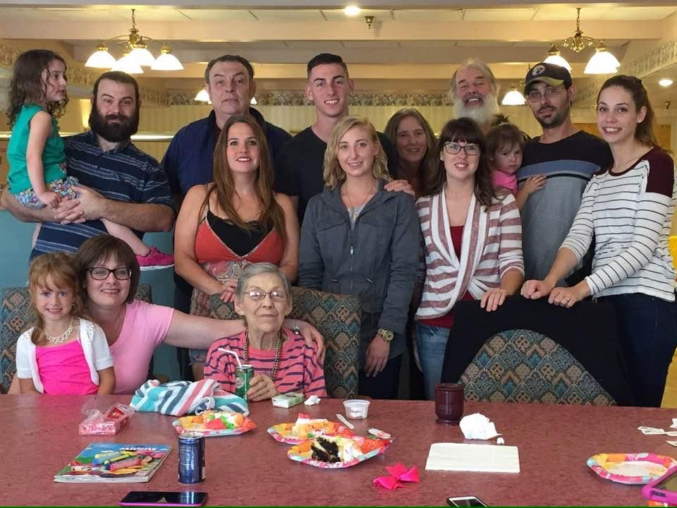 HAPPY BIRTHDAY IN HEAVAN MOM, miss ya ☕️🎂☕️❤️