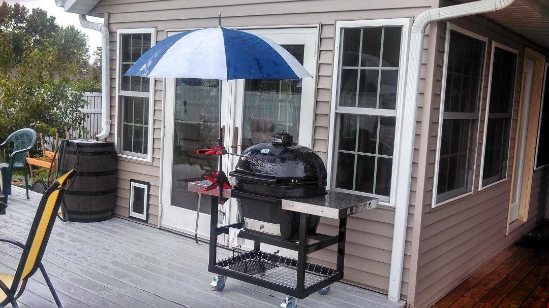 Neither rain or snow or even sleet will prevent Jeni from smokin meat.
