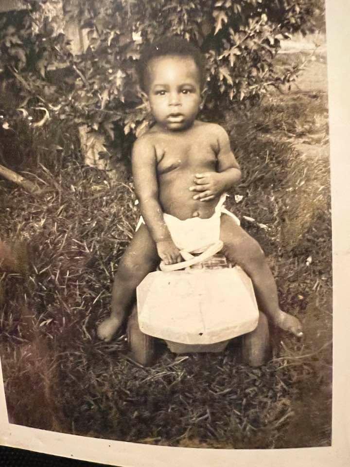 Who little cute boy is this?😘
