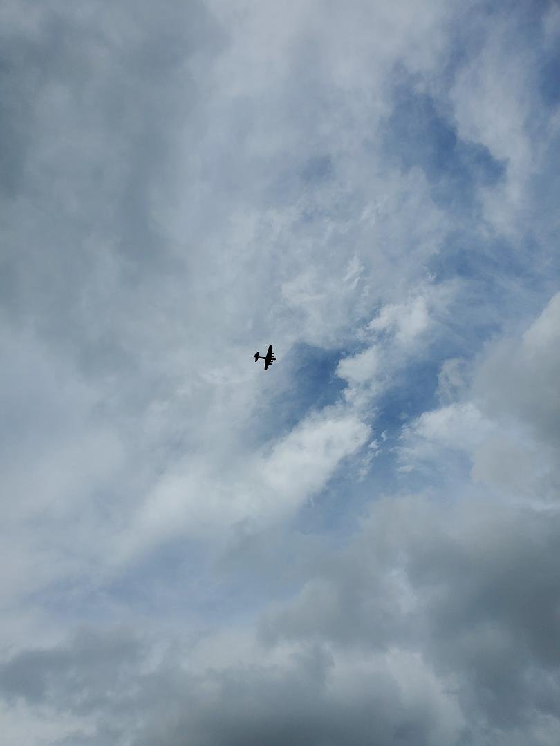 Thanks whoever ordered the B17 flyover for Father's day.. at monument inn waiting for 2nd Father's day dinner.