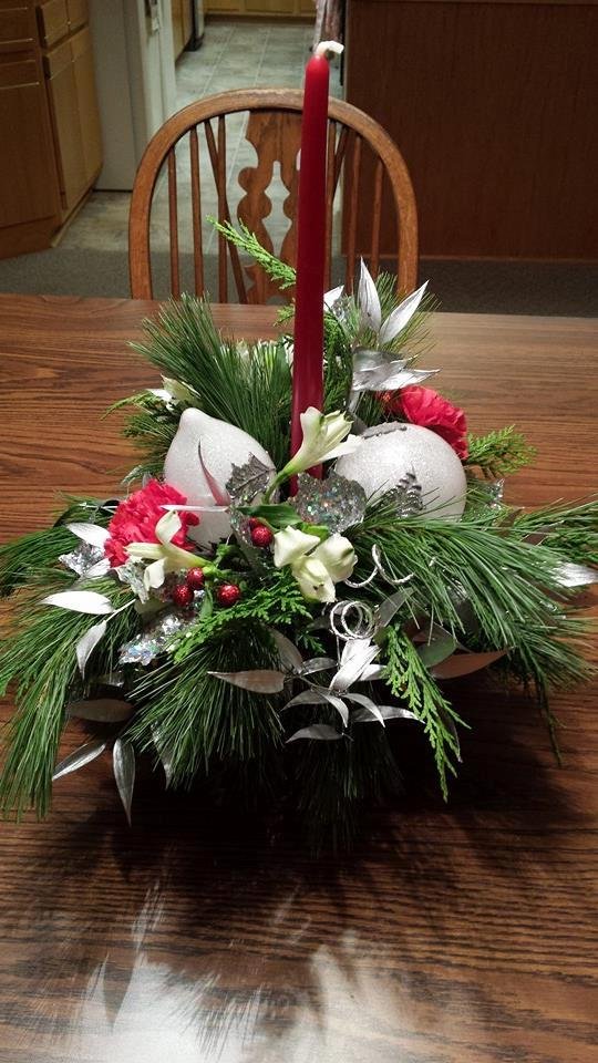 Thanks Mom Phyllis Mann and Dad Bob Mann for the beautiful center piece. Love you!!!