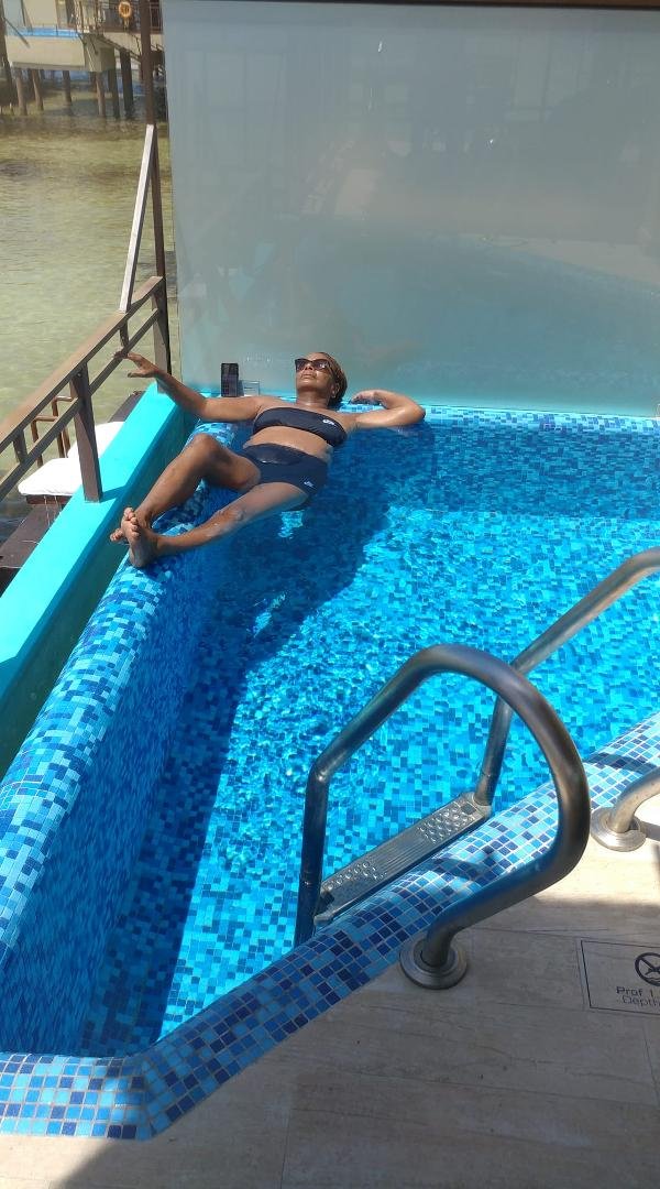 My wifey chillin! With Shelia Thompson