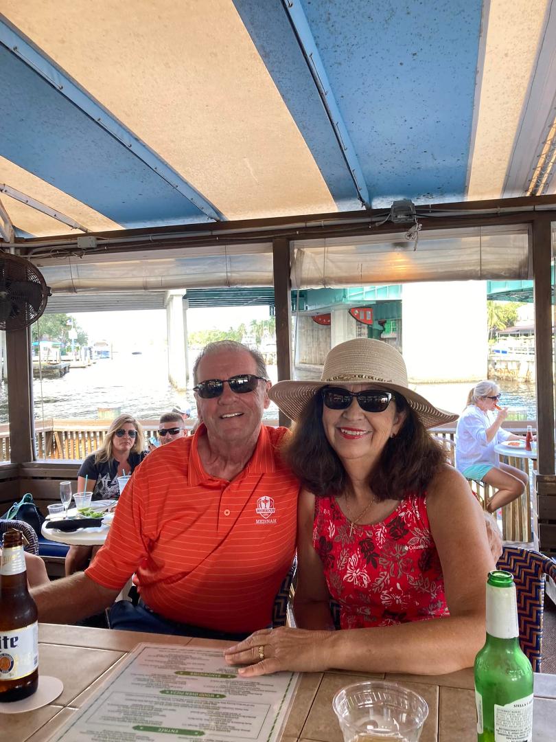 With Judy Anderson having mid afternoon lunch in Palm Beach 😎🐬🦩🌺🌴🍻