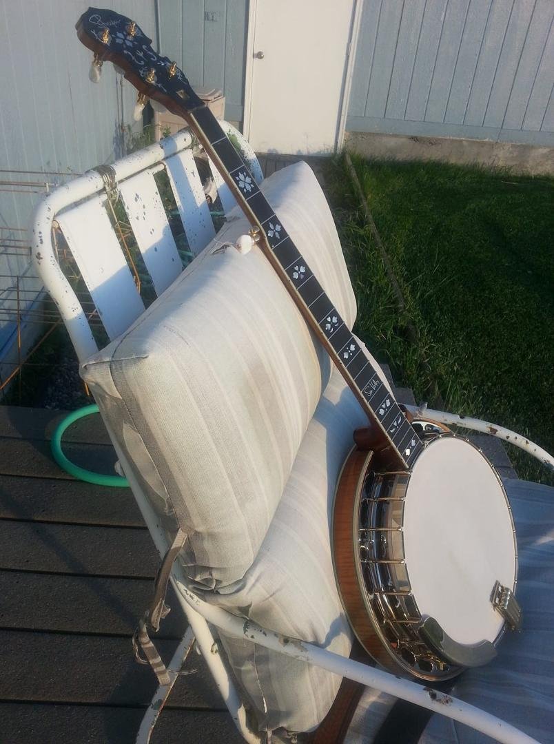 Here's a picture of banjo #5, Amber, just purchased by Fred Frank. Hope he enjoys playing it as much as I did making it.
Best wishes and Thanks, Fred.