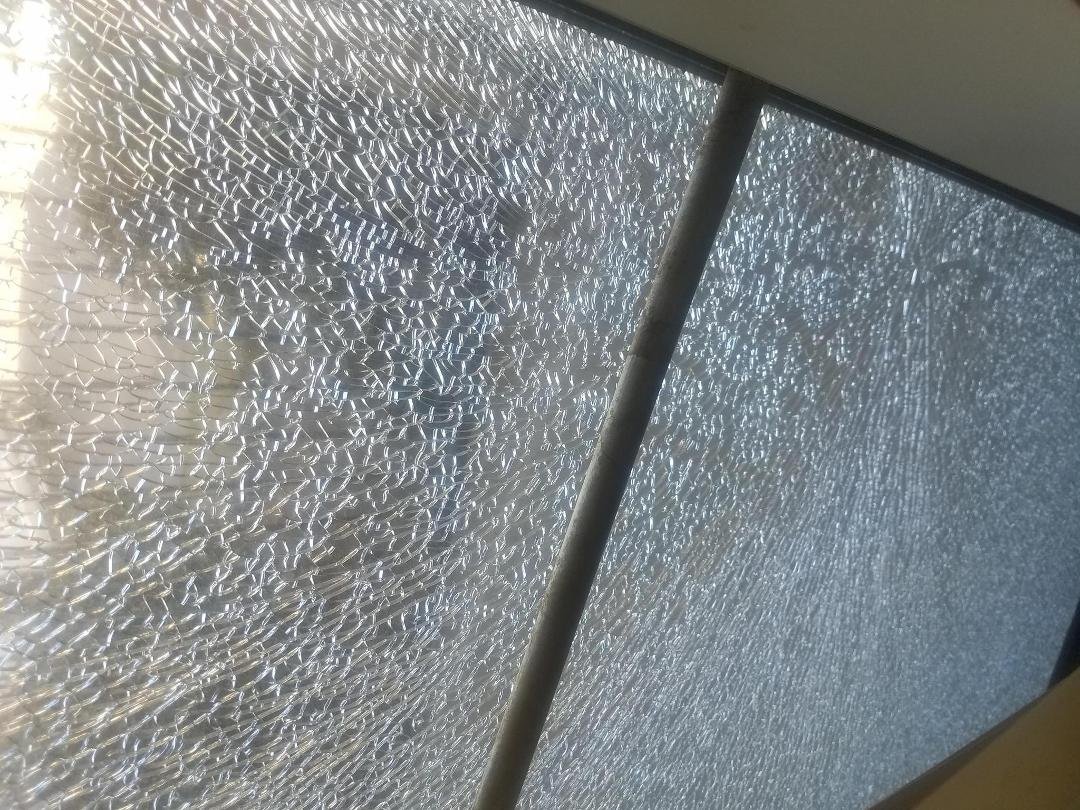 Apartments getting police involded looks look try to break in