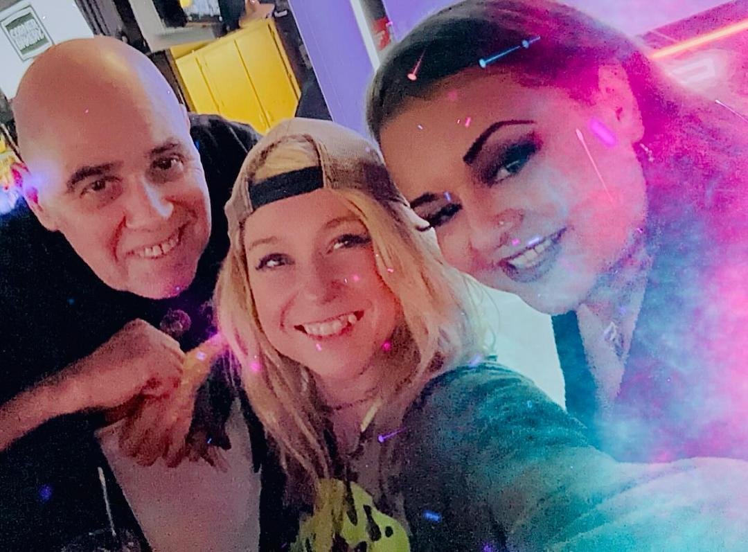 Gang is all here at Tob For Sunday night karaoke Geph behind the bar, Captain Morgan assisting Angelina singing so far. Come join us dammit!