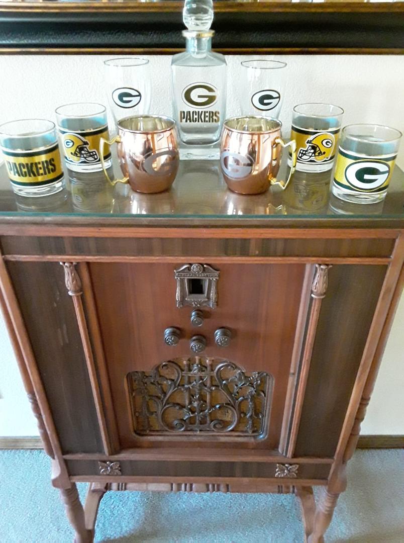 My antique radio looks much better with the new glassware and copper cups.Thanks Erich