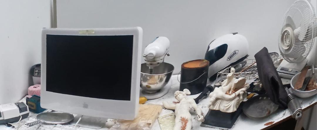 odd white theme