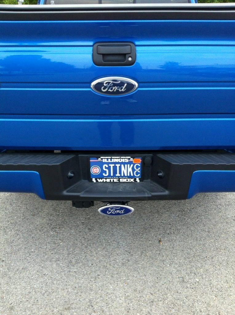 A Sox fan uses the new Cubs plate to share their feelings about the other home town team. Chicagoans never fail to express their feelings!