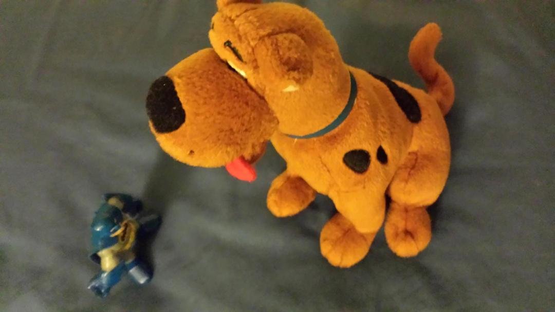 And the giant Scooby Doo is about to devour the Crimson Crusader.... stay tuned for next week for the giant Scooby Doo versus Godzilla...