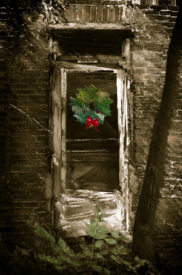 Here's my card this year. The wreath is one I bought for my home but the door is from this antique/junk dealer's establishment en route to Ft. Ancient.
Happy Holidays to one and all; no matter what occasion you observe, d