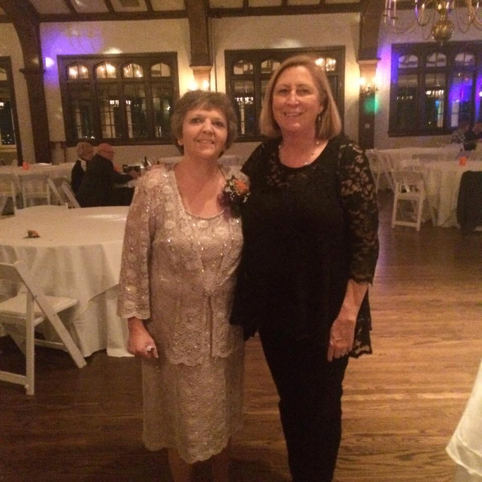 At Lookout Mtn, GA with Sorority Sister to celebrate 🎉 sweet 👰 wedding of son Andrew Rose and Erica Nolan. Such a special couple.