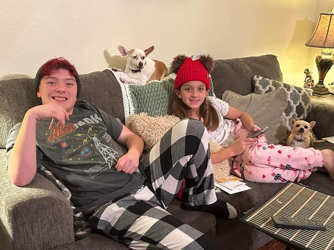 Chloe and Logan chilling with Mamasita and Jersey. Jersey has a mean underbite but she is an angel. Never let looks deceive you.