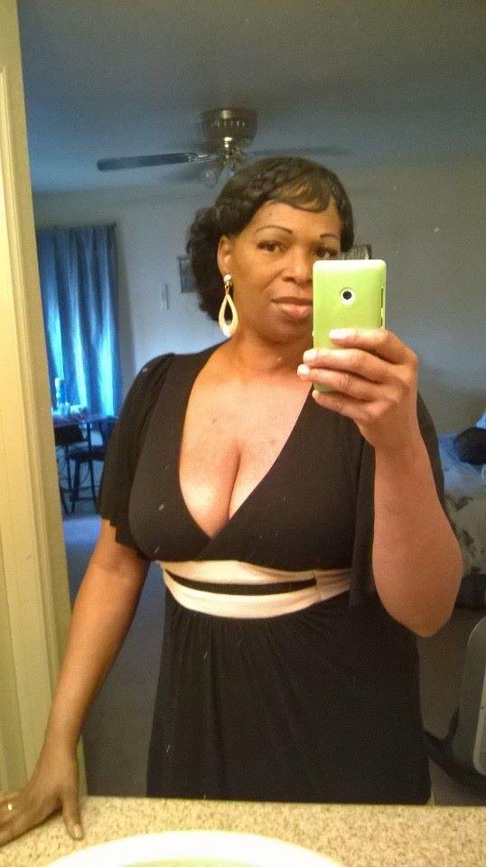 Carlas Coggins' album, Mobile Uploads