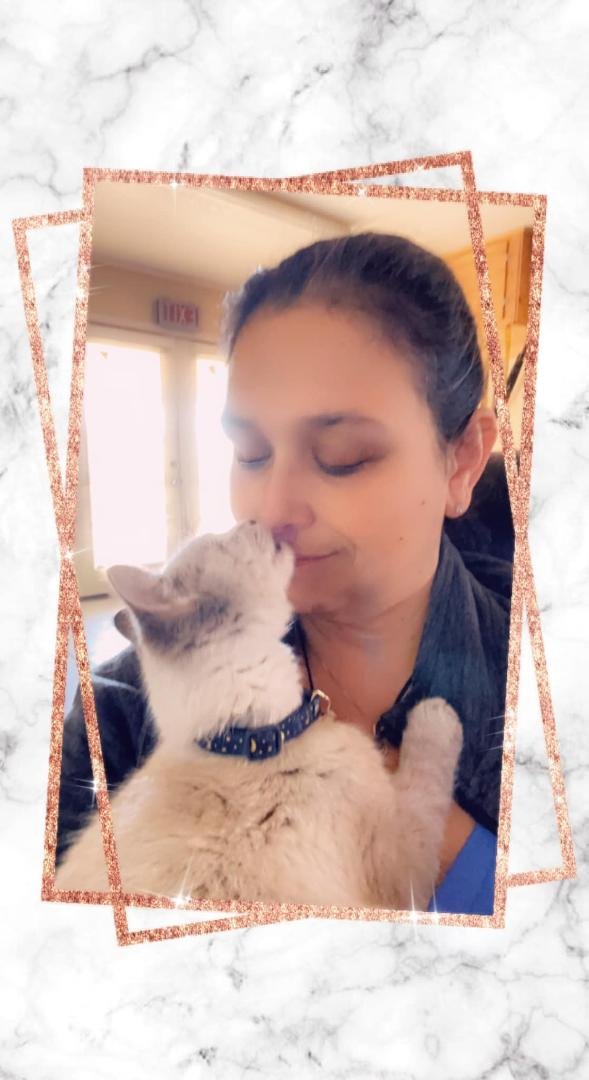 Nope, I can’t stand this furry lil devil 🥰🥰