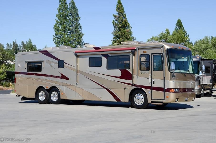 2002 Monaco Dynasty Baroness shows like new.